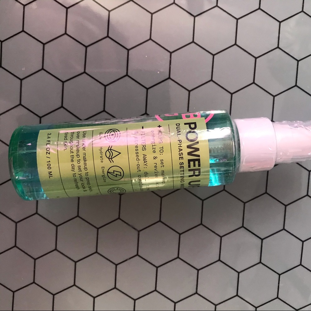 Inn beauty. Power up dual setting mist